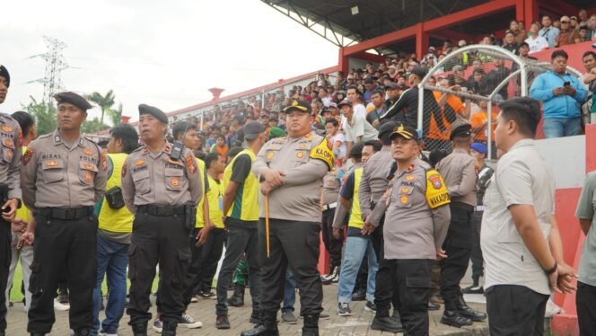 
					Kapolres Pasuruan Pimpin Pengamanan  Laga Persekabpas vs Tornado FC