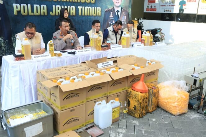 
					Polda Jatim Berhasil Ungkap MinyaKita Palsu, Dua Home Industry di Sampang dan Surabaya Digrebek