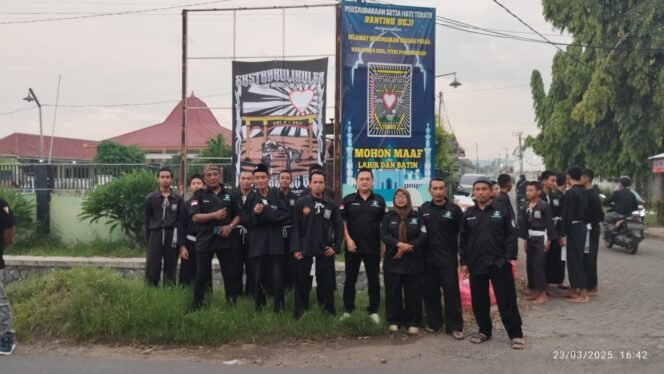 
					Moment di Bulan Suci Ramadhan, PSHT Ranting Beji Cabang Pasuruan Berbagi Takjil