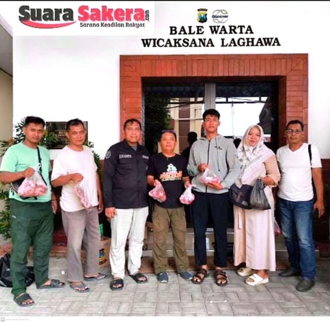 
					Jalin Silaturahmi, Kapolres Pasuruan Bagikan Daging Kurban kepada Insan Media
